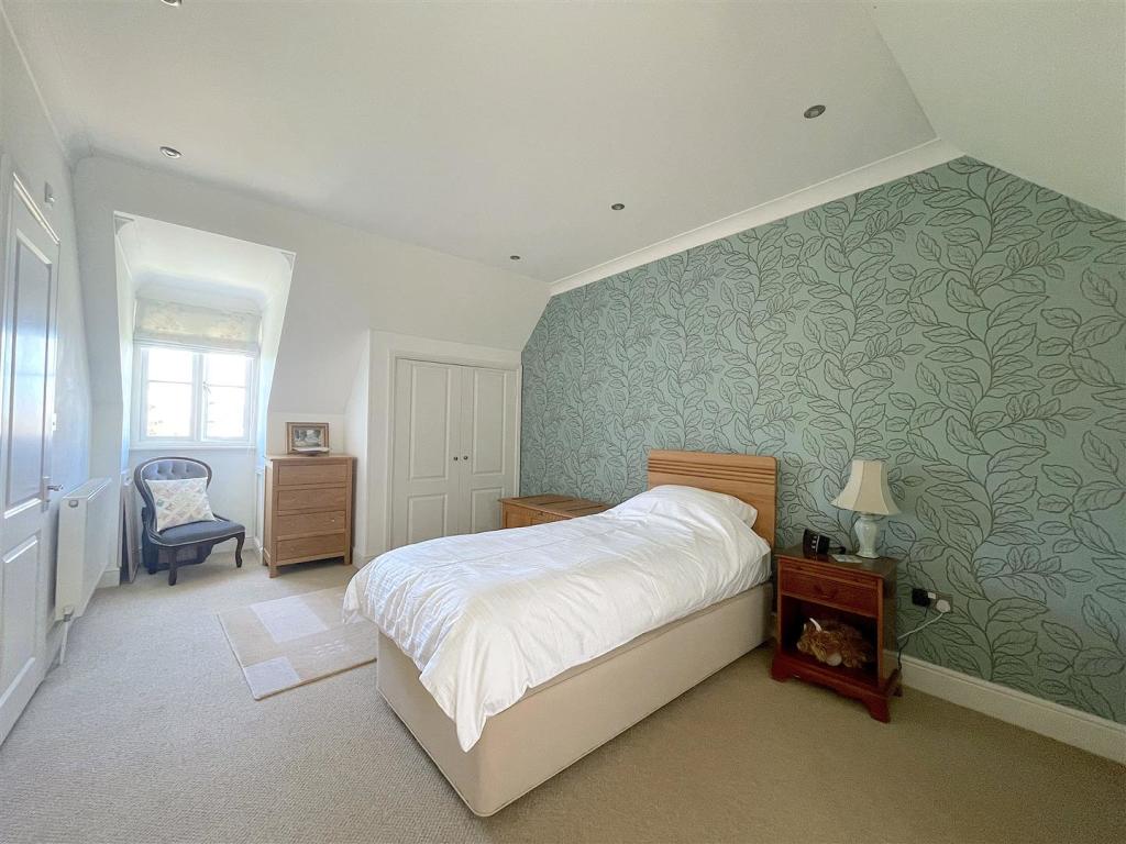 Bedroom One (2).jpeg