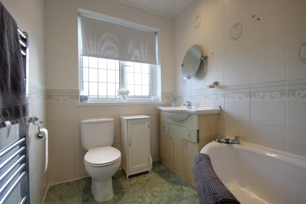 BATHROOM/W.C
