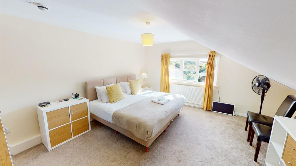 Hambleton-House-Apartment-bedroom-1.jpg