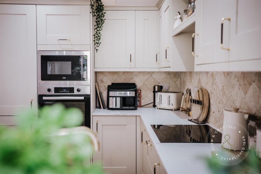 Cae Pant, Caerphilly, Hern Crabtree (3).jpg