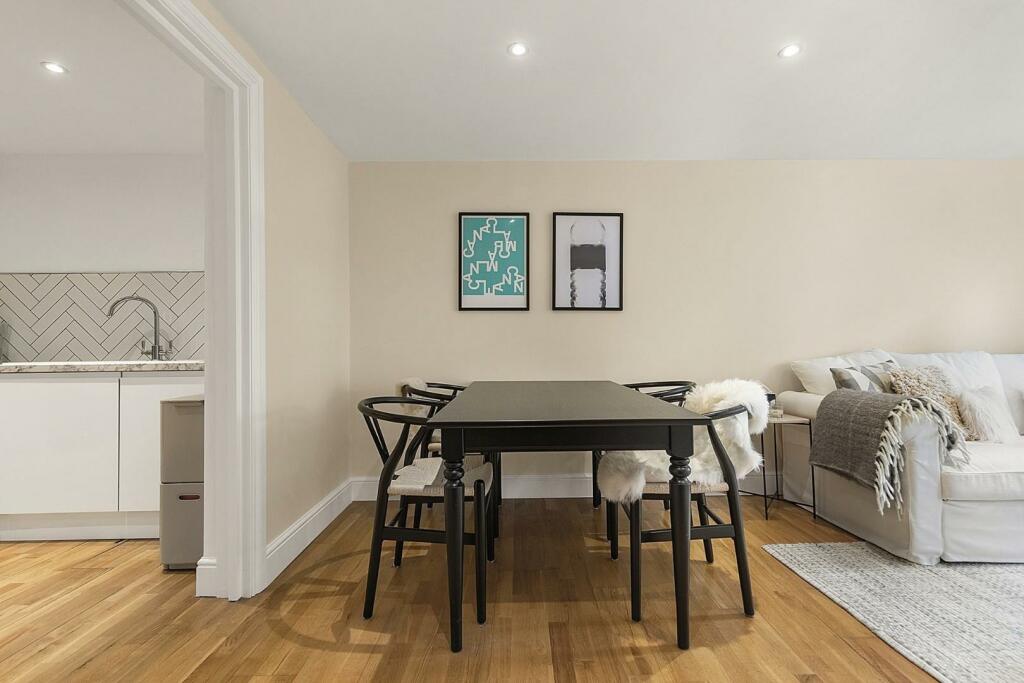 Dining Area (1).jpg
