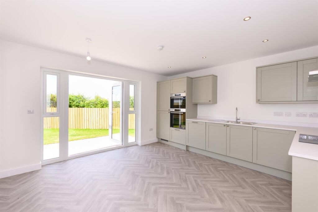 OPEN PLAN LIVING KITCHEN