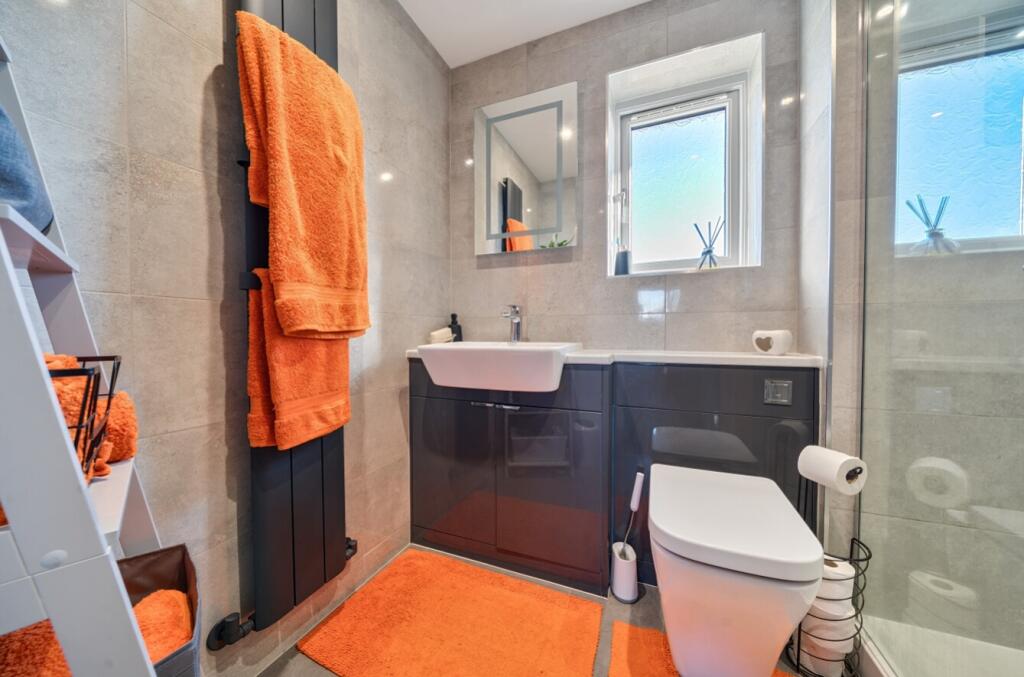 1371663-12-68fbd40ca862f-ARW-1