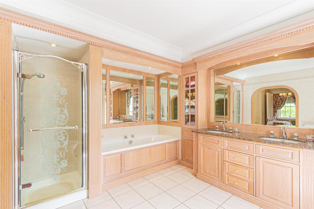 En-Suite to Bedroom