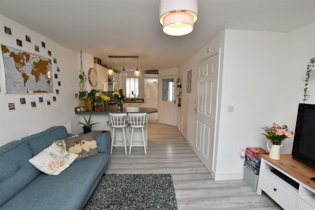 LIVING KITCHEN