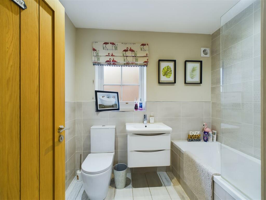 FAMILY BATHROOM