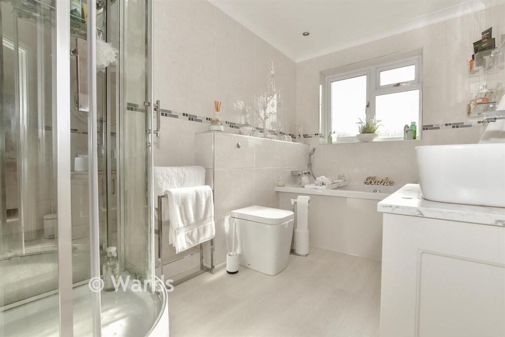 En-Suite Bathroom