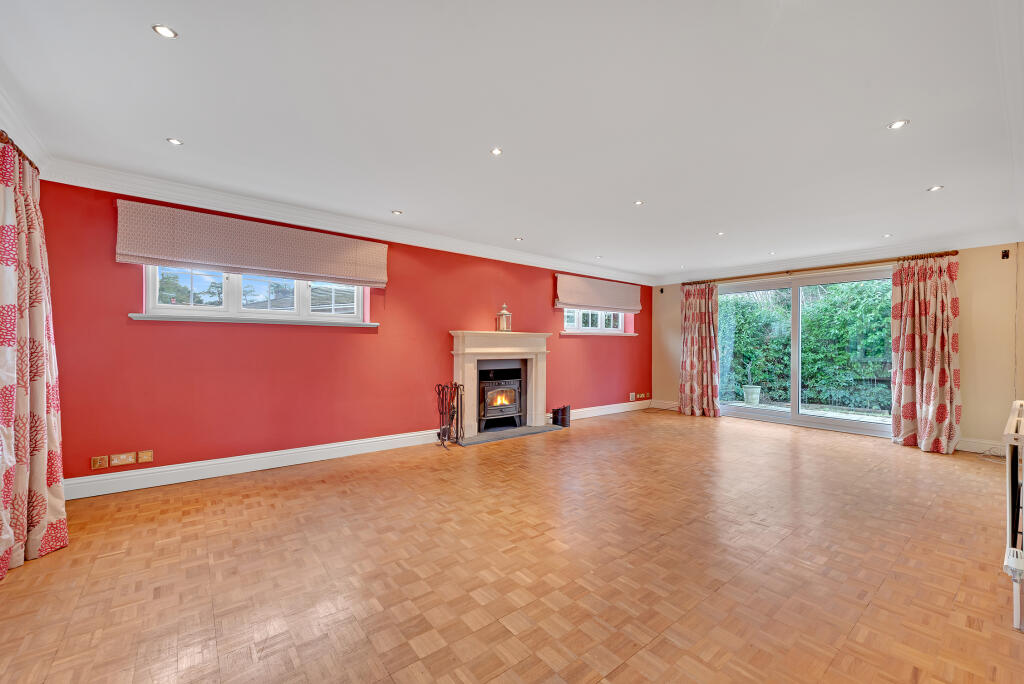 Lounge - Facing South