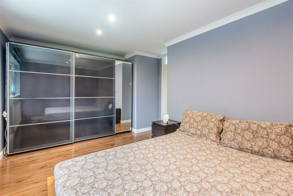 8623298-interior25.jpg