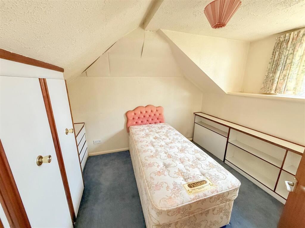 ATTIC BEDROOM 2