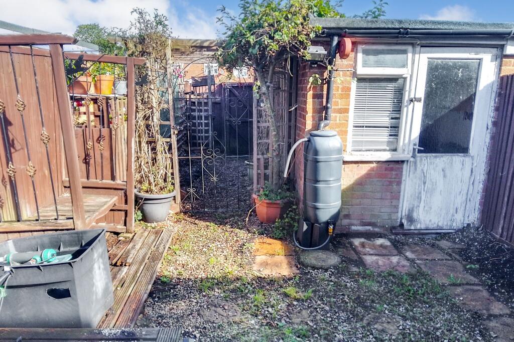 24 Conisborough, Toothill, Swindon SN5 8ES