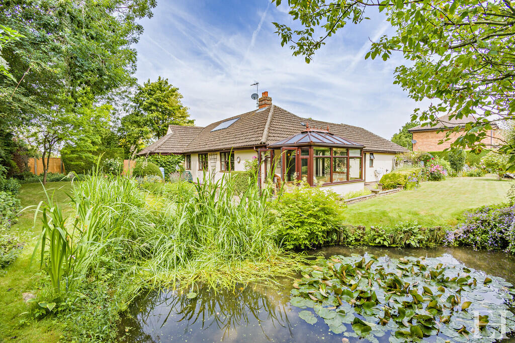 8652915-exteriorW...