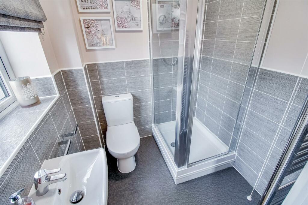 EN SUITE SHOWER ROOM/W.C.