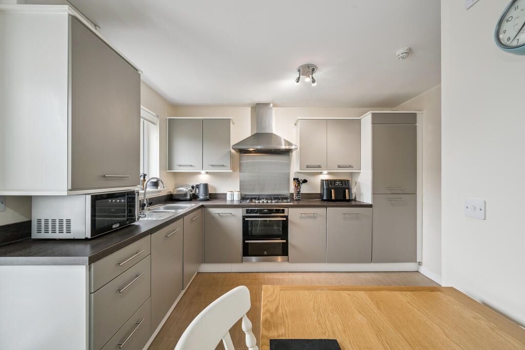 Kitchen/ Dining Room