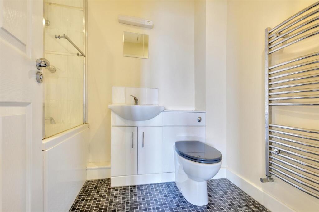 Bathroom_1.jpeg