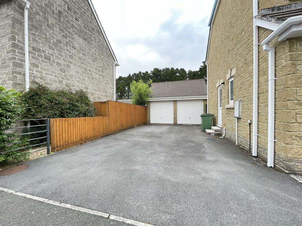 Warspite Gardens 10 - Driveway.jpg