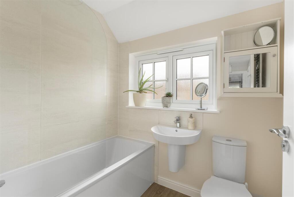 24 Bidwell Road, Banbury-26.jpg