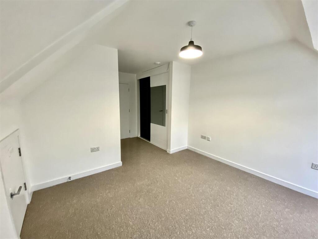 Bedroom pic 3.jpg