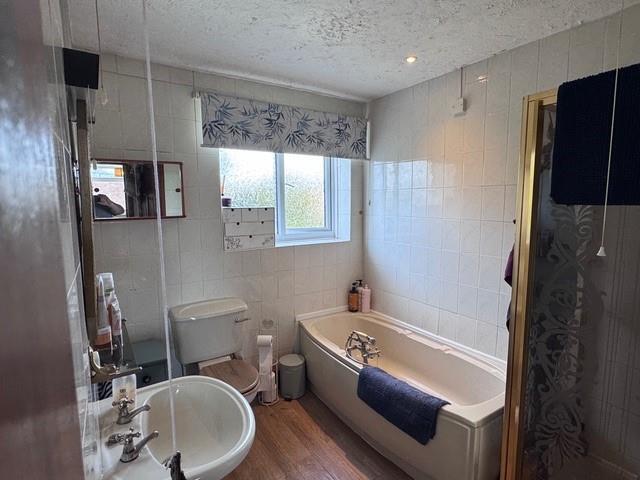 Bathroom photo vendor.jpg