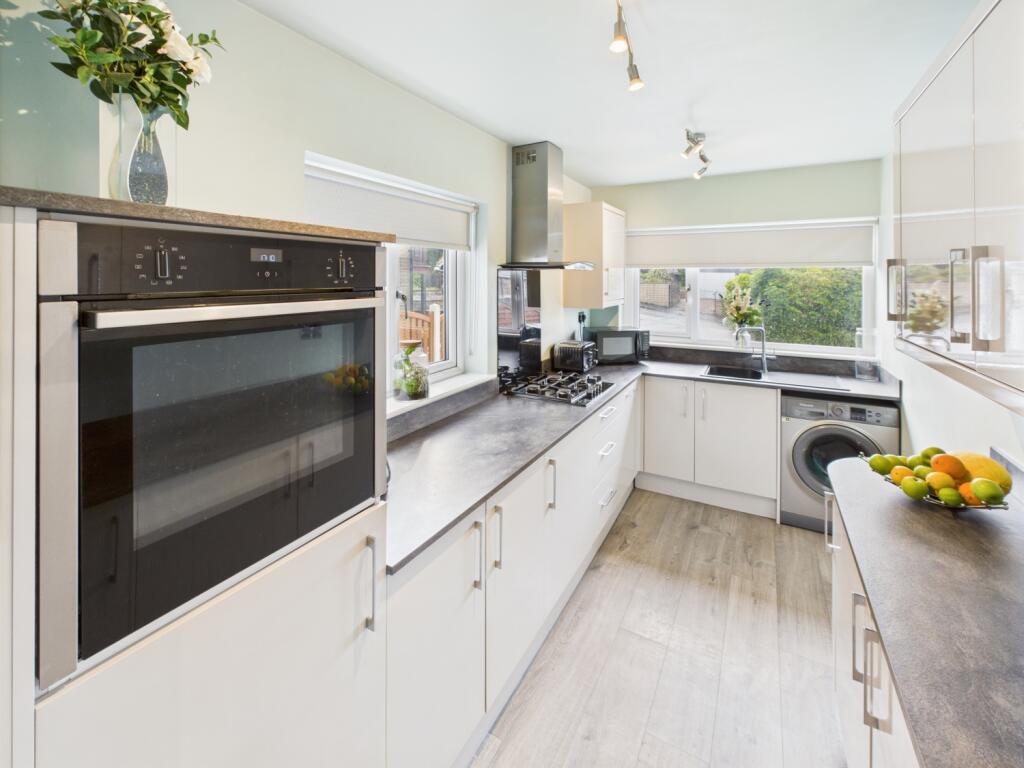 CAM04233G0-PR0021-STILL020