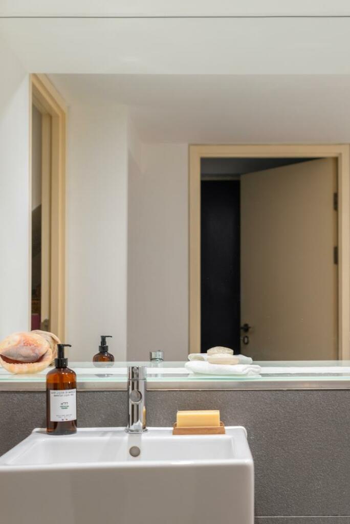 2L1S0BH - Bathroom A.jpg