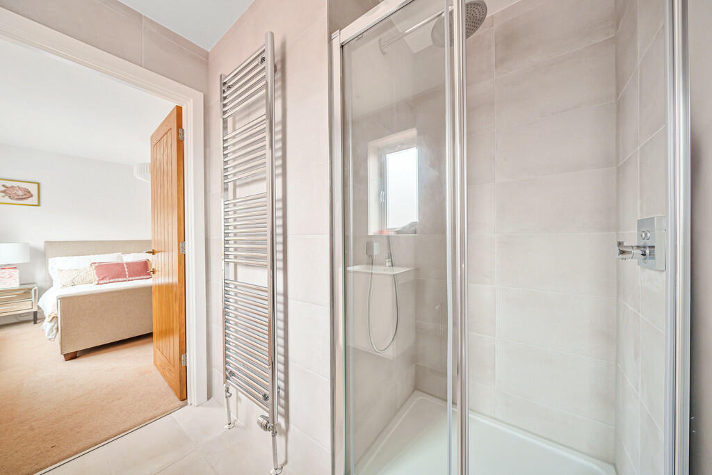 En suite to secon...