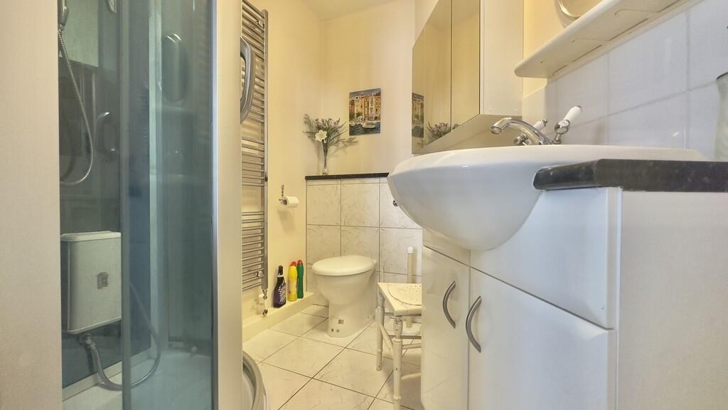 3F9B1A35-E2D9-4F7...