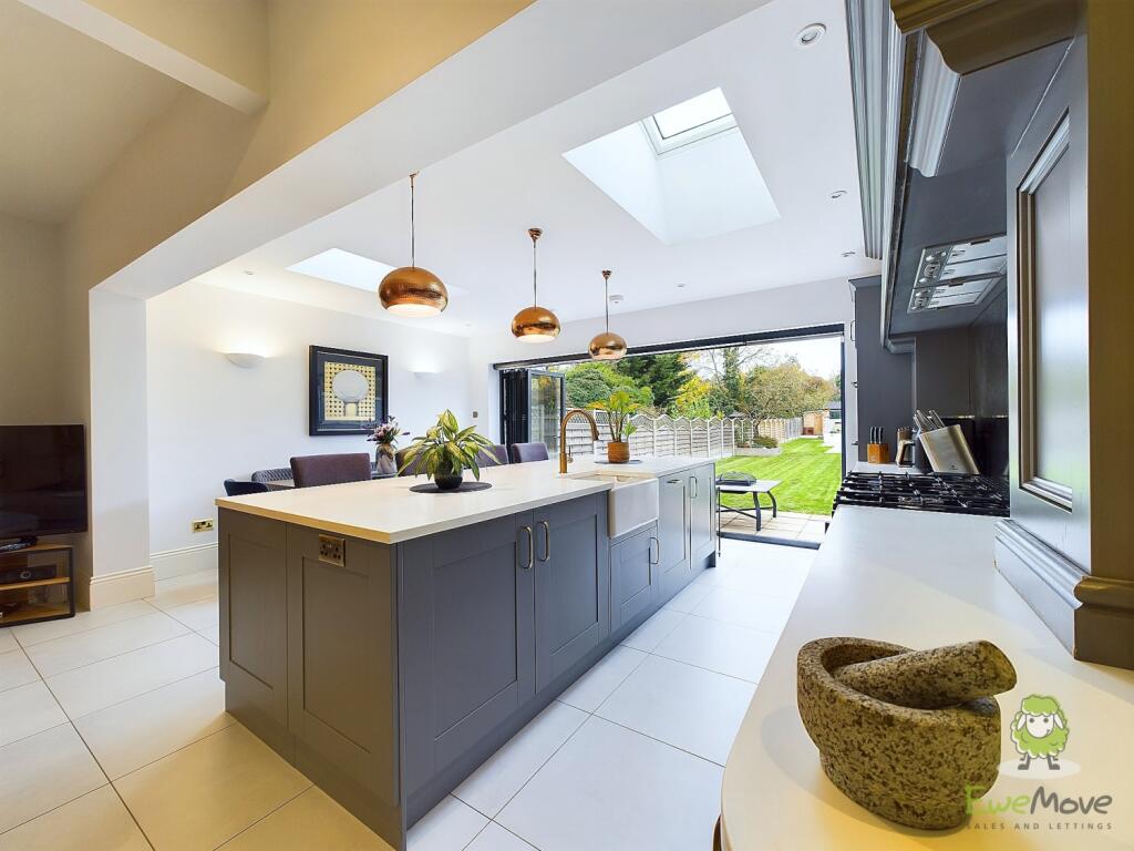 CAM01543G0-PR0103-STILL065