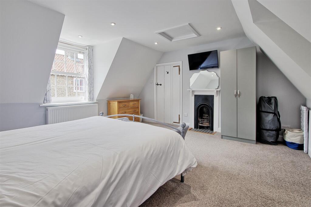 Bedroom 2 - 2.jpg