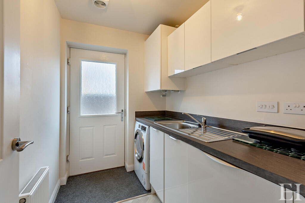 8630549-interior1...