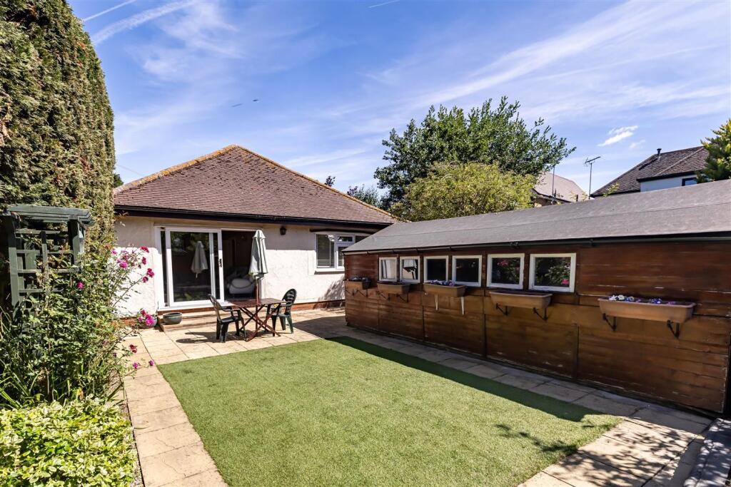 208 Queens Road  CM16  (16).jpg