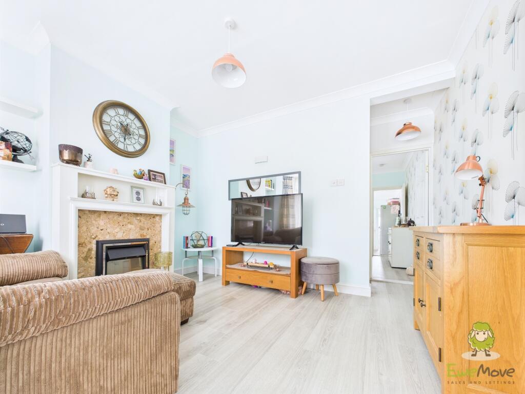 CAM01543G0-PR0134-STILL003