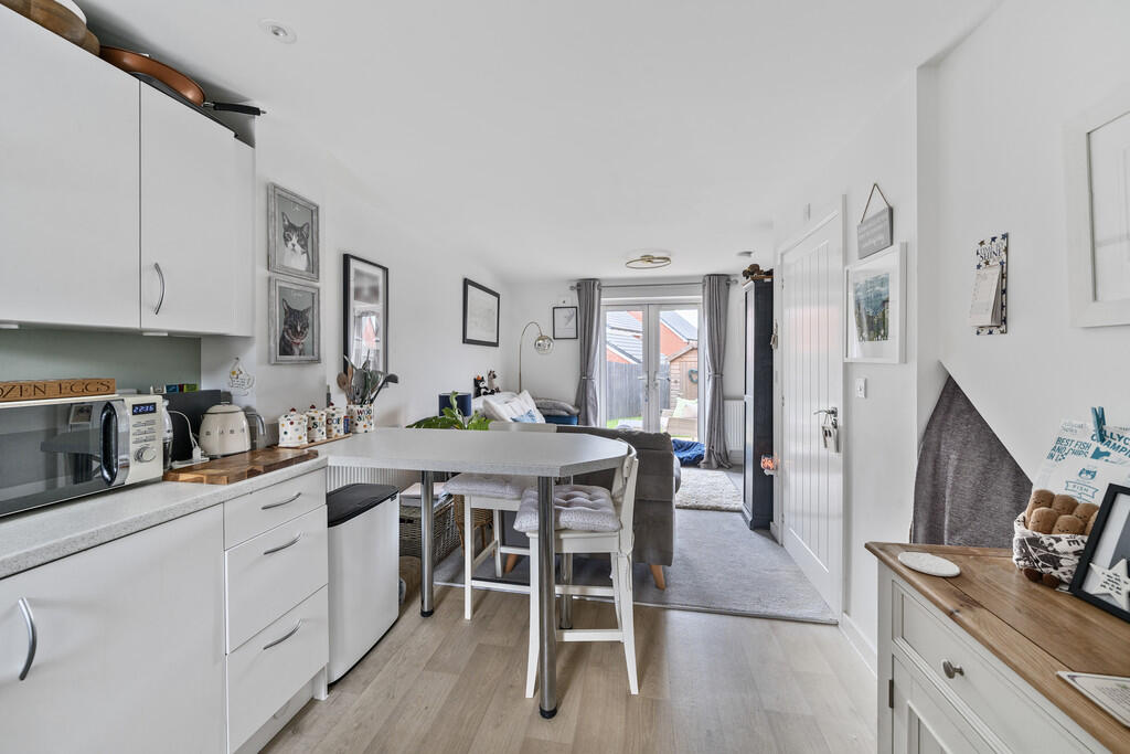 Kitchen &amp; Din...