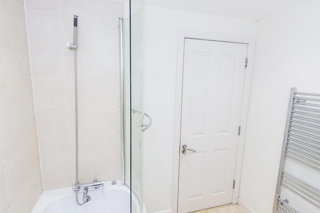 Family Bathroom (Photo Two)