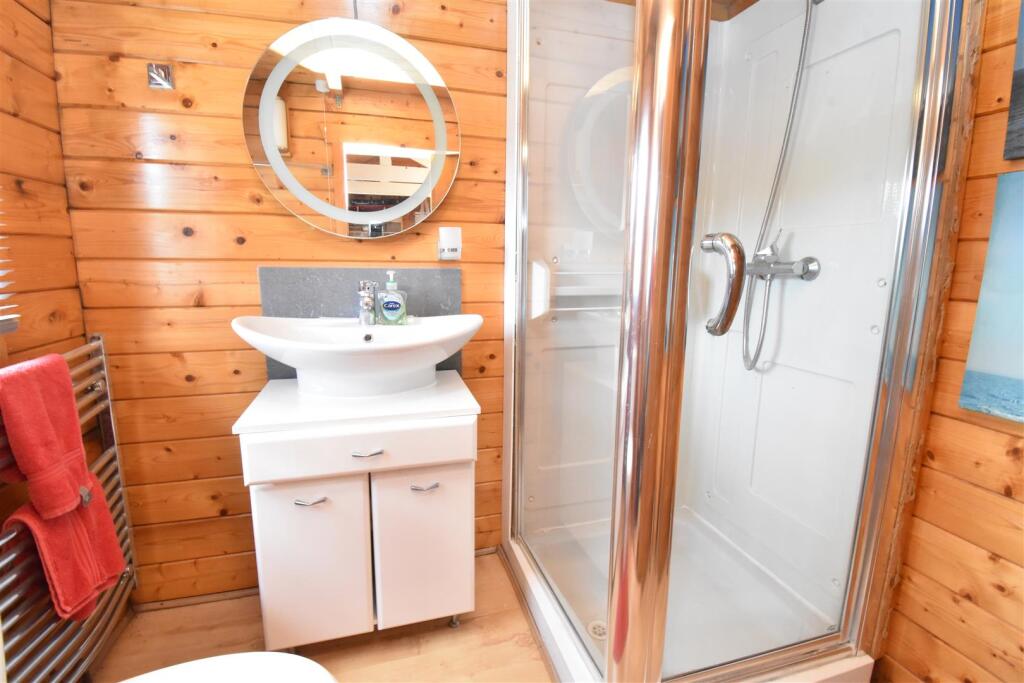 Cabin shower.JPG