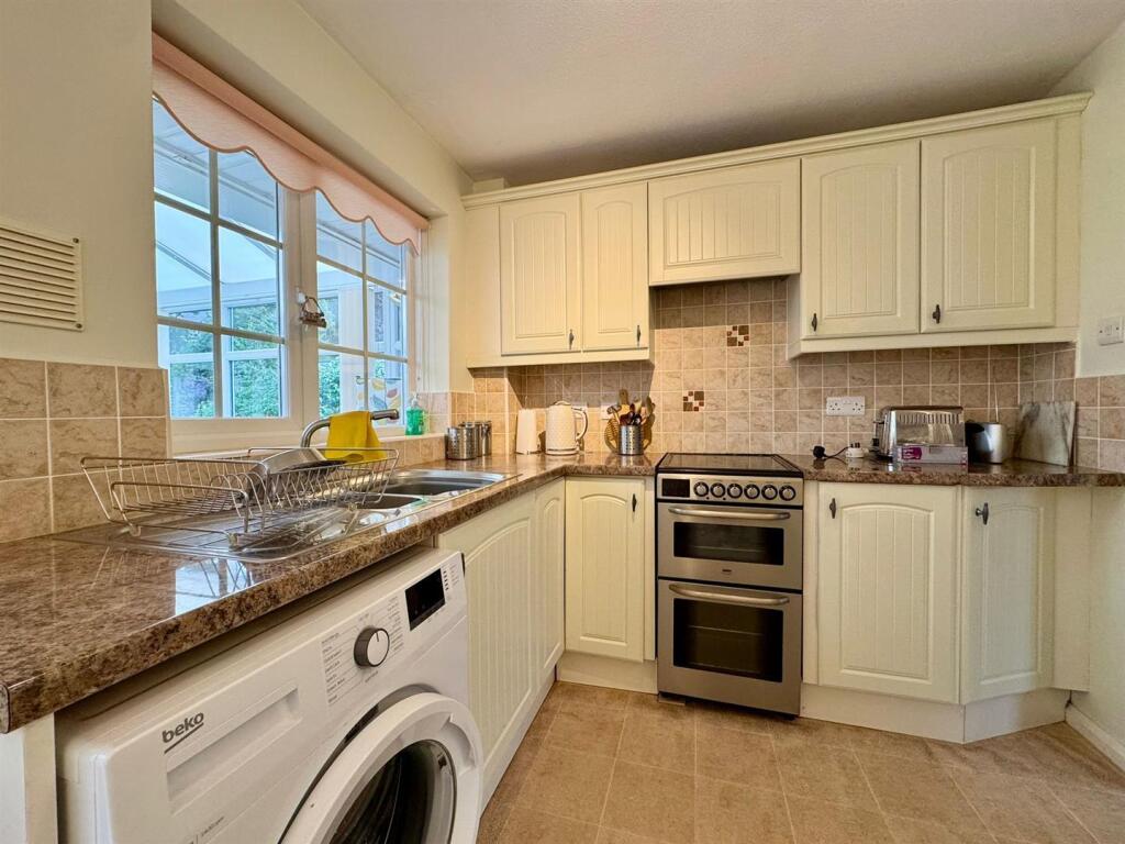 Kitchen (3).jpg