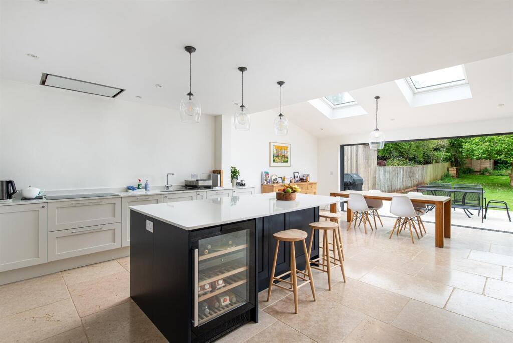 Kitchen_4.jpg