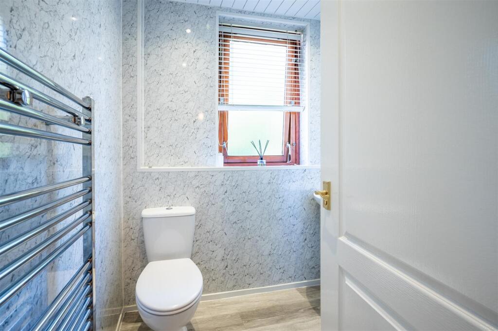 Bathroom (2).jpg
