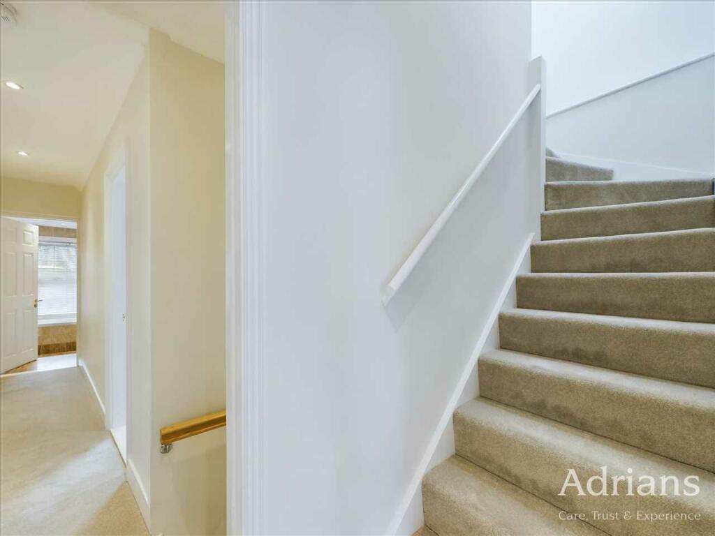 FIRST FLOOR LANDING