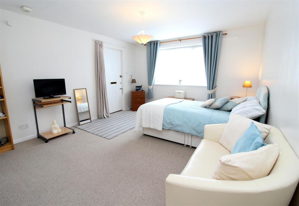 3 Dane Court - Living Room - 1 New 2020.JPG