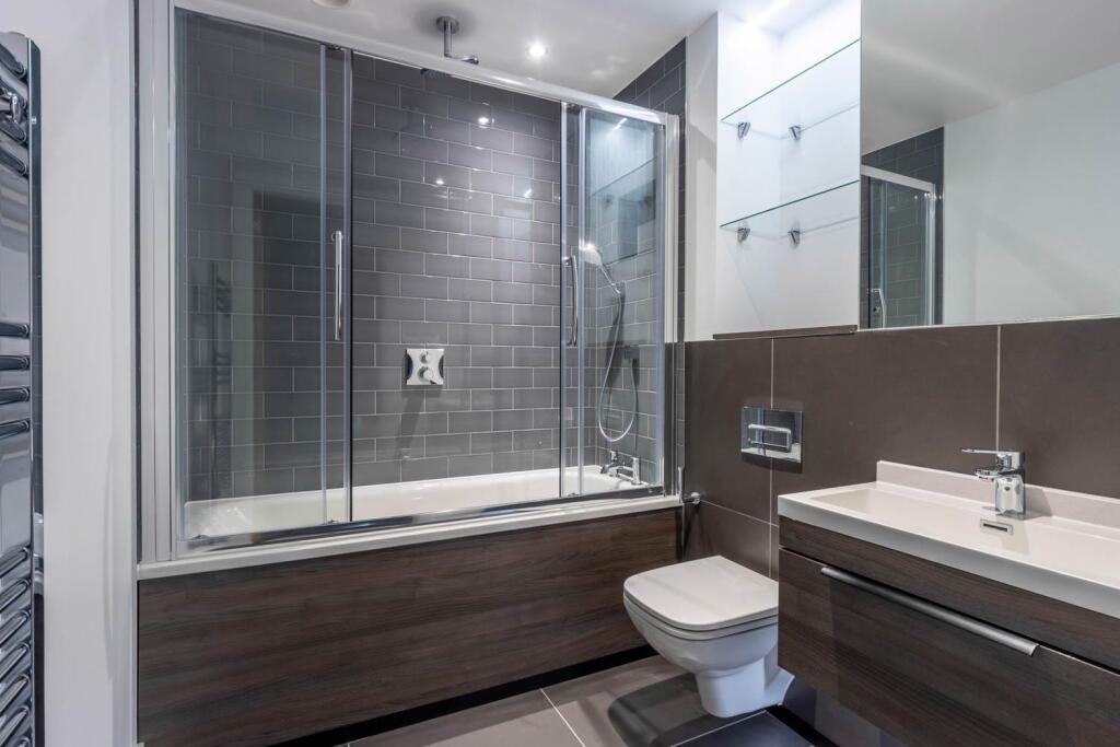 En-Suite Bathroom