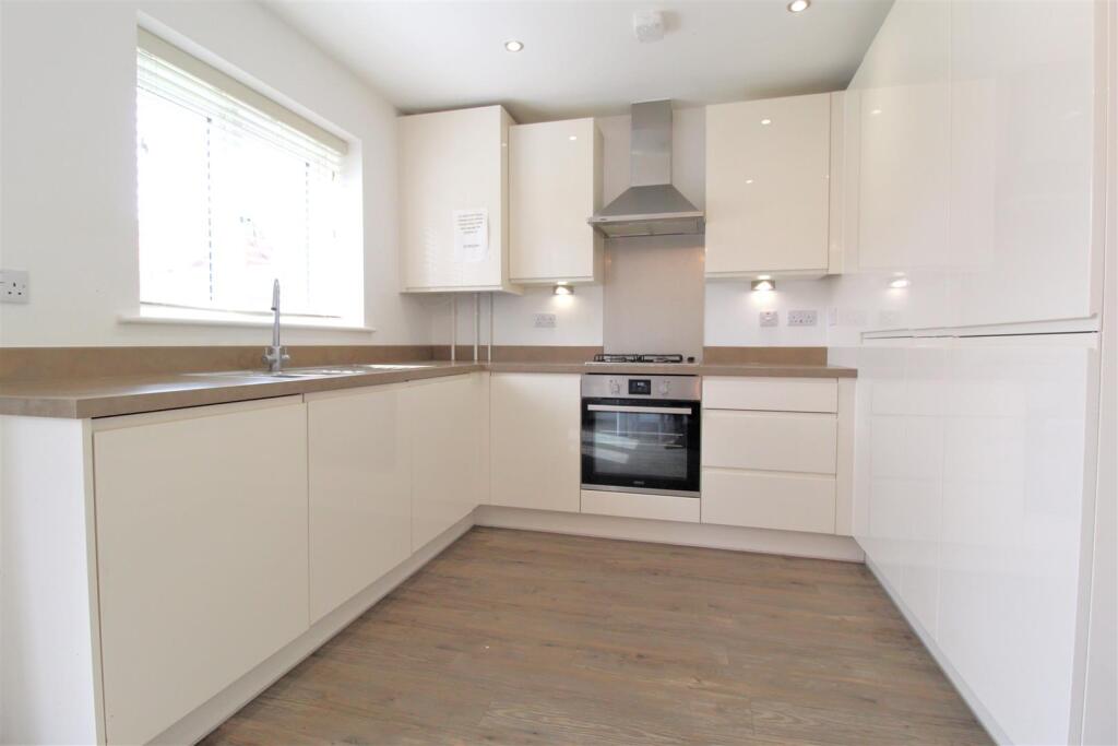 Kitchen 2.jpg