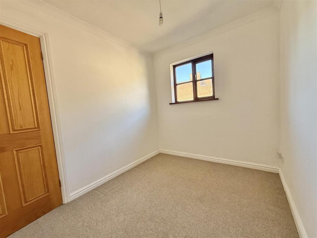 DRESSING ROOM - BEDROOM 3