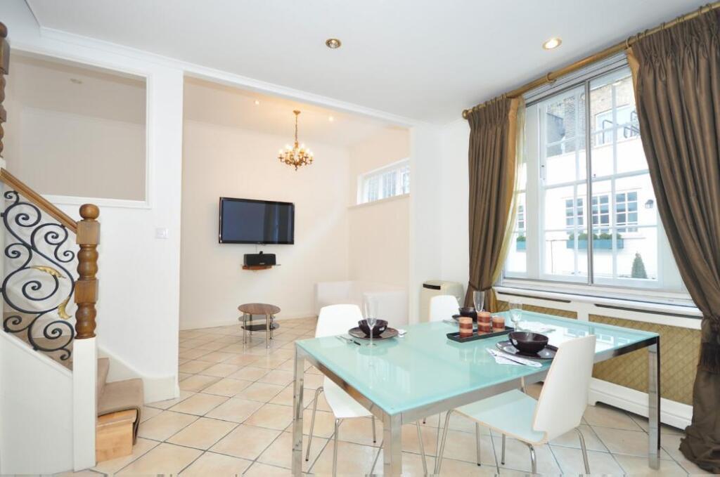 50 Queen's Gate Mews Recp Good.jpg