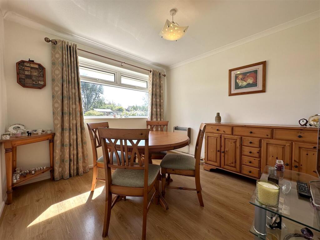 Dining Room 820