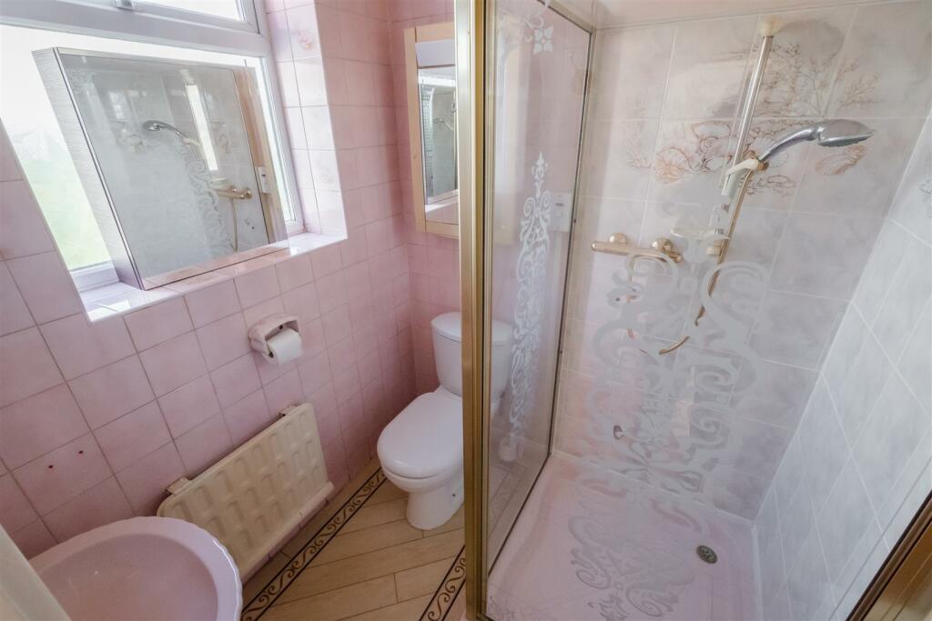 SHOWER ROOM.jpg