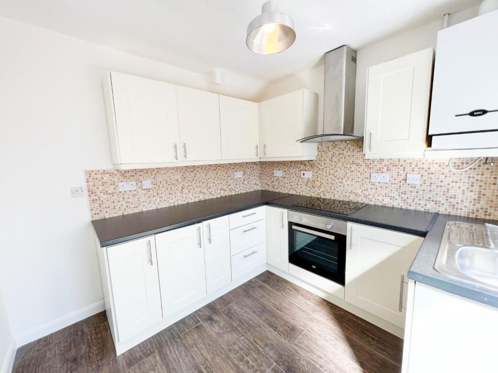 Kitchen 2.jpg