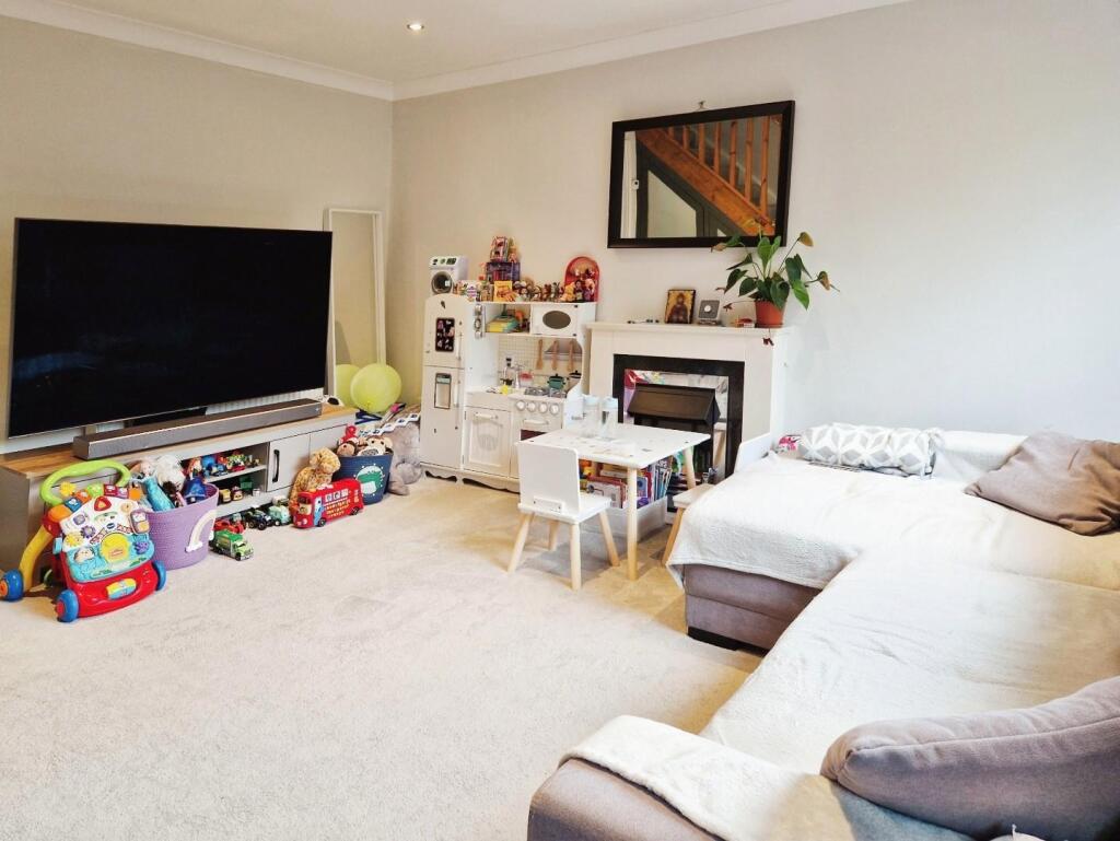 9ea7d541-lounge 202.jpg