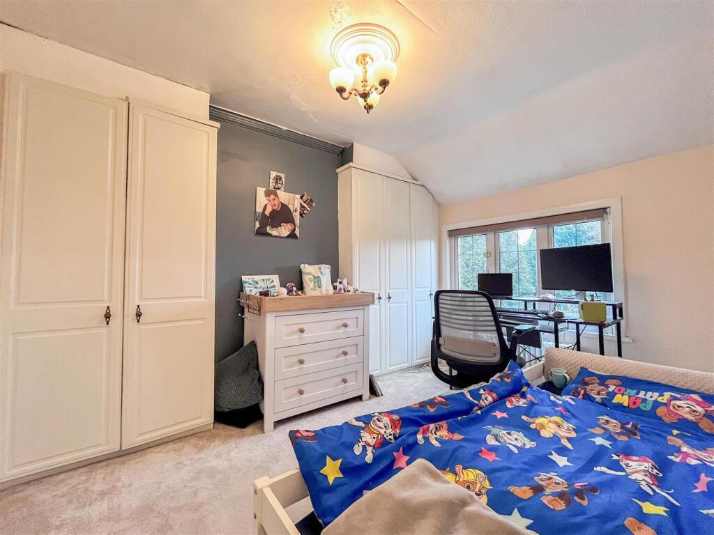 bed 2.jpg