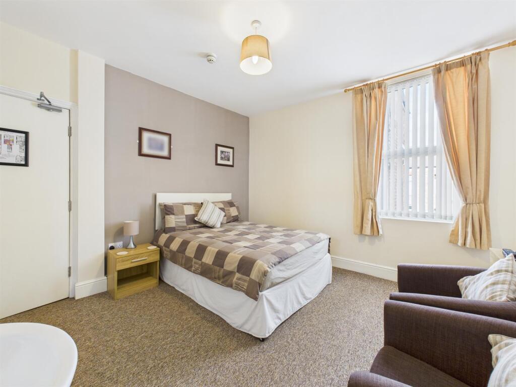 Bedroom: